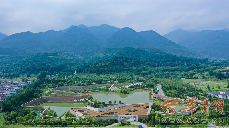 鳥瞰秦嶺國家植物園.JPG