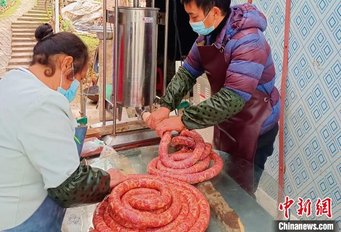 三峽庫區(qū)重慶忠縣臘味飄香“年味”漸濃