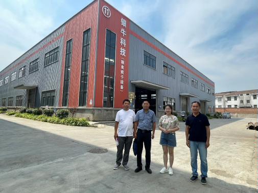 D:\2023項(xiàng)目申請\2023省農(nóng)機(jī)產(chǎn)業(yè)技術(shù)體系\7-8 月活動(dòng)\7.19-20安康調(diào)研\(zhòng)銀牛干燥\IMG_2524.JPG
