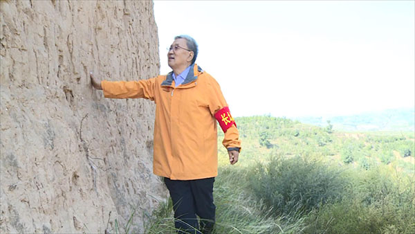 劉東厚：堅守18年 用心守護長城“容顏”.jpg