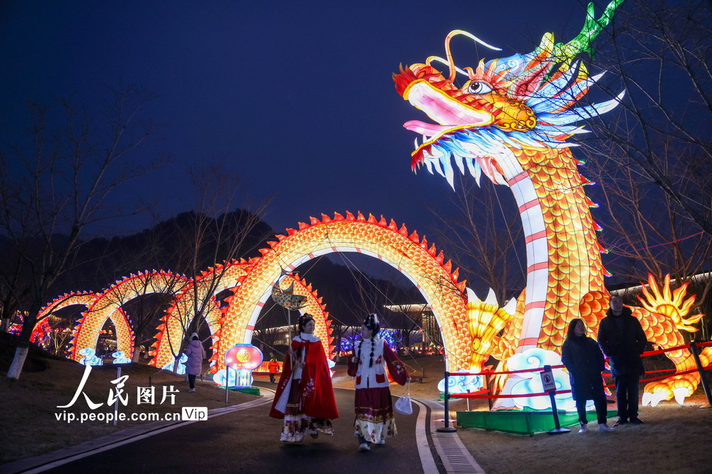 2024年2月7日，浙江省湖州市德清县2024奇幻新春灯会正式开启。赵宁摄（人民图片网）