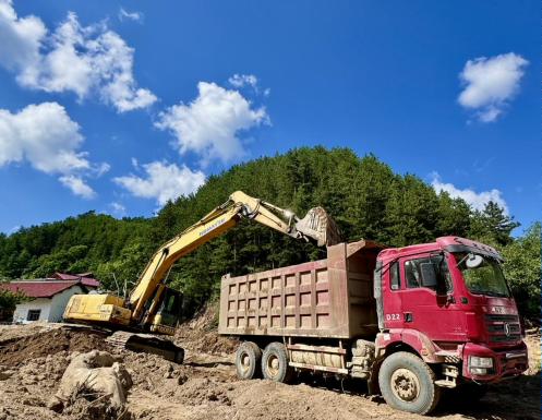 盤龍寺村搶修水毀村組道路