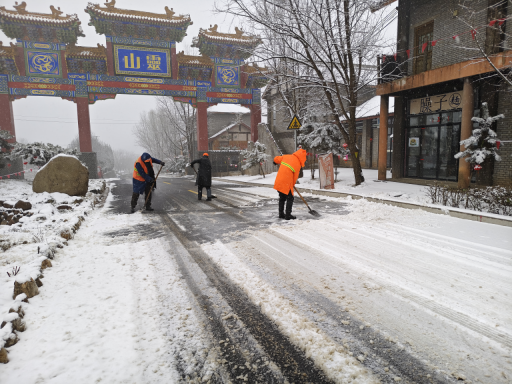 迎战风雪 凤翔交通除雪保畅进行时(图1)