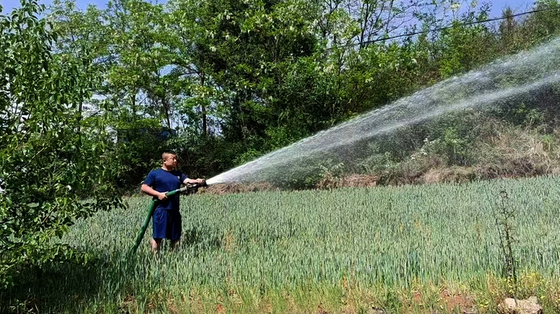 陕西洛南：消防车变身“移动水站”