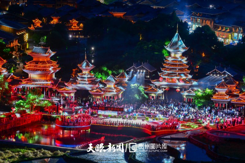 2025年5月1日，侗族群眾在黎平縣肇興侗寨為游客演唱侗族大歌。盧忠南 攝.jpg