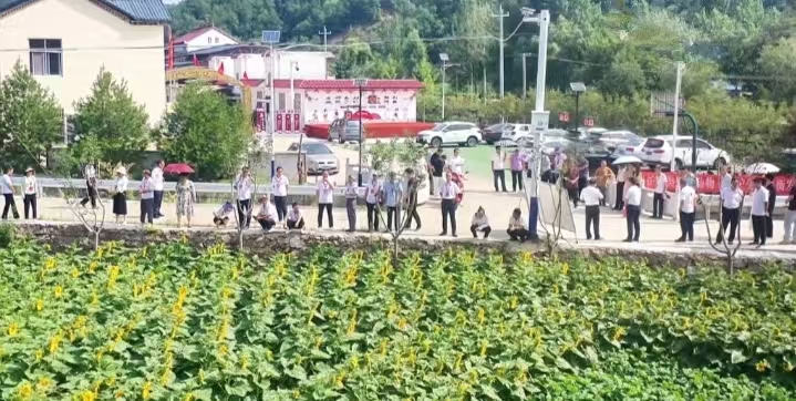 刘院观摩