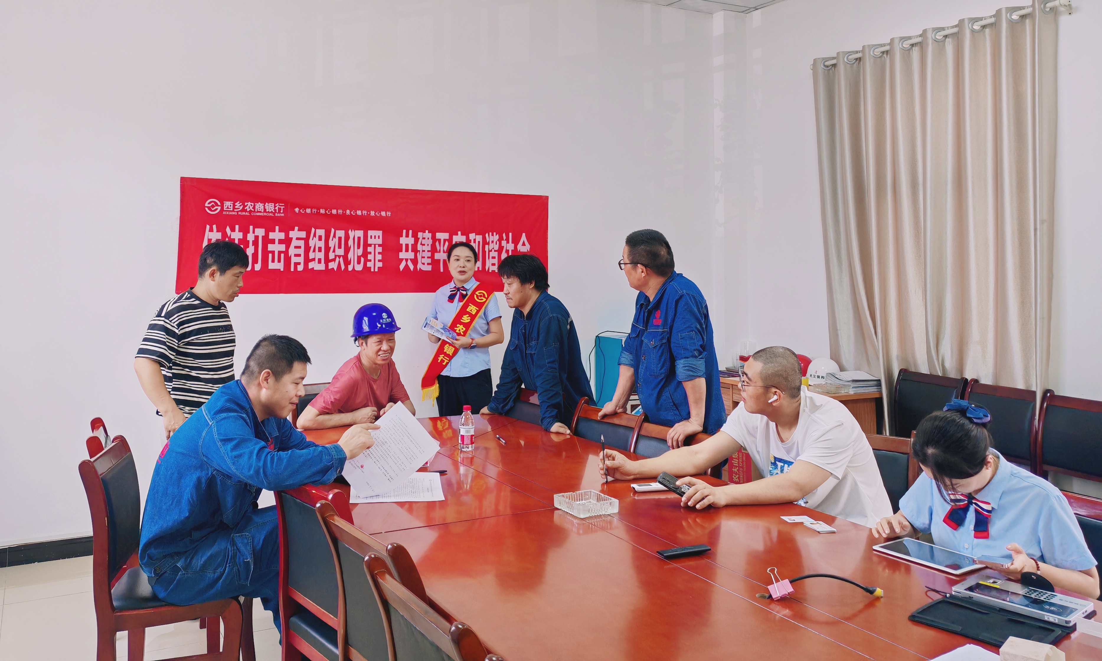 工資卡和信用卡一起辦——西鄉(xiāng)農(nóng)商銀行把金融服務(wù)送進(jìn)工業(yè)園區(qū)