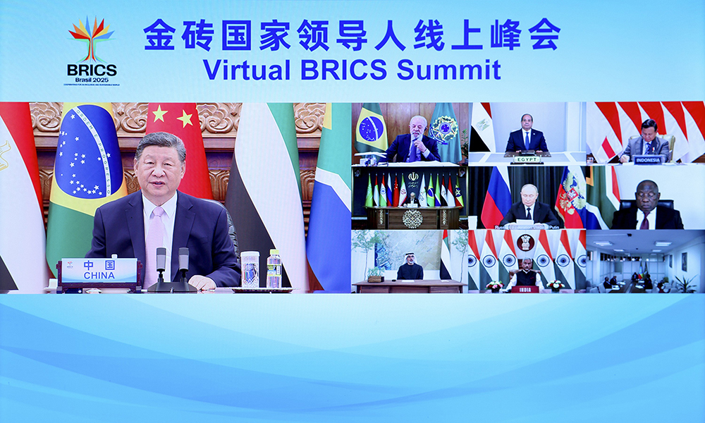 9月8日晚，國家主席習(xí)近平出席金磚國家領(lǐng)導(dǎo)人線上峰會(huì)，并發(fā)表題為《團(tuán)結(jié)合作?砥礪前行》的重要講話。新華社記者 劉彬 攝