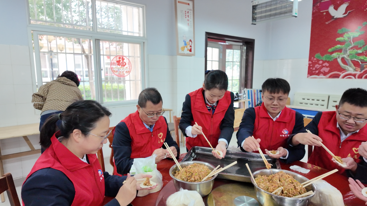 西乡农商银行“敬老月”送学上门 守护老年人“钱袋子” (2)