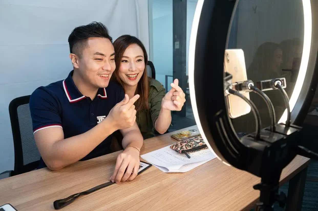 △ 一對(duì)在廣州創(chuàng)業(yè)的“港夫廣妻”&nbsp;。