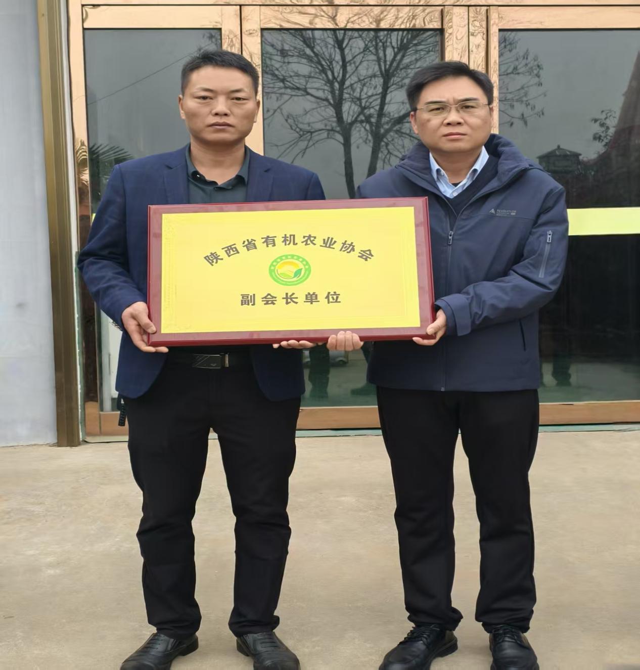 6bef5c828a0ebb25f98a3c213d1417f1