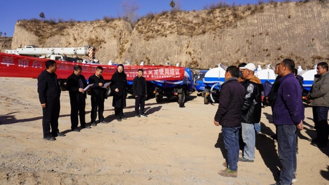 榆林市横山区发放农村改厕管护清运设备 力促“厕所革命”长效惠民