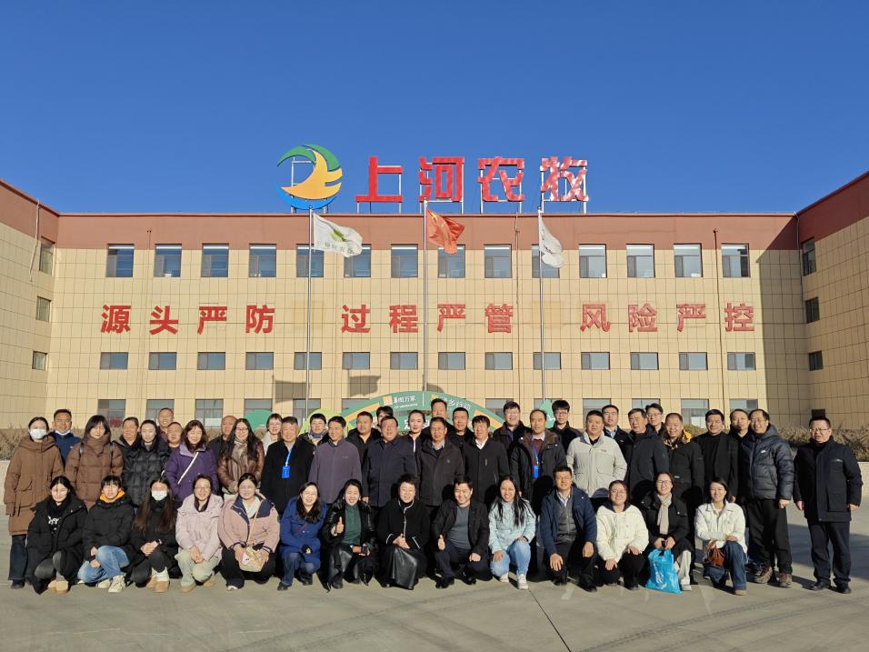 實(shí)地觀摩產(chǎn)業(yè)園區(qū)2