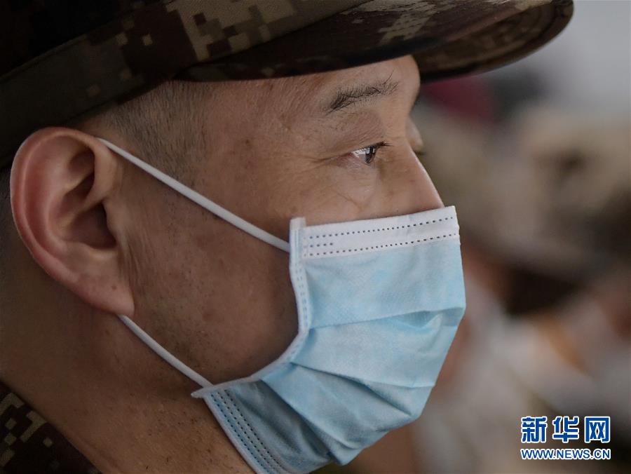 （新华全媒头条·图文互动）（3）兵者勇武 医者仁心——记解放军感染病防控专家毛青