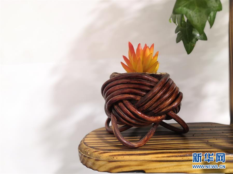 （决战决胜脱贫攻坚·图文互动）（3）小树藤编织脱贫梦