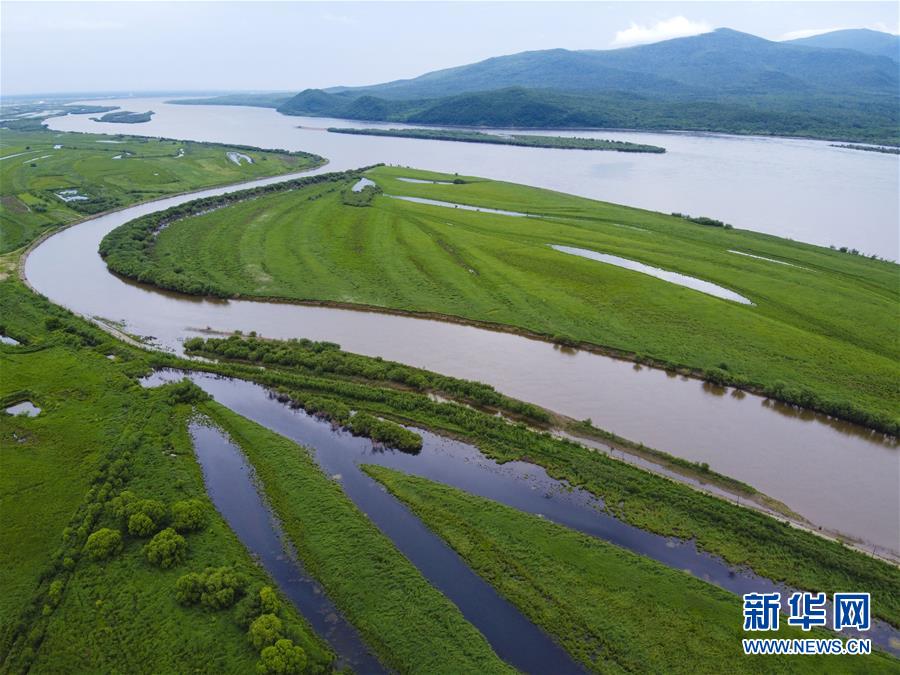 （热点鲜报·走向我们的小康生活·图文互动）（1）祖国大陆的第一缕阳光——“北大仓”里话小康之四
