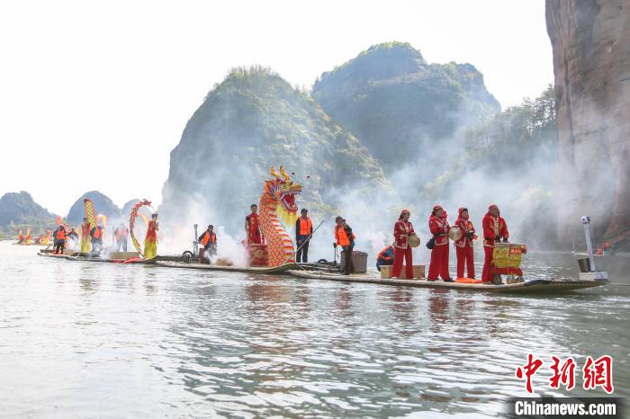 花朝節(jié)遇上“龍?zhí)ь^”江西龍虎山祭花神、舞長(zhǎng)龍迎春耕