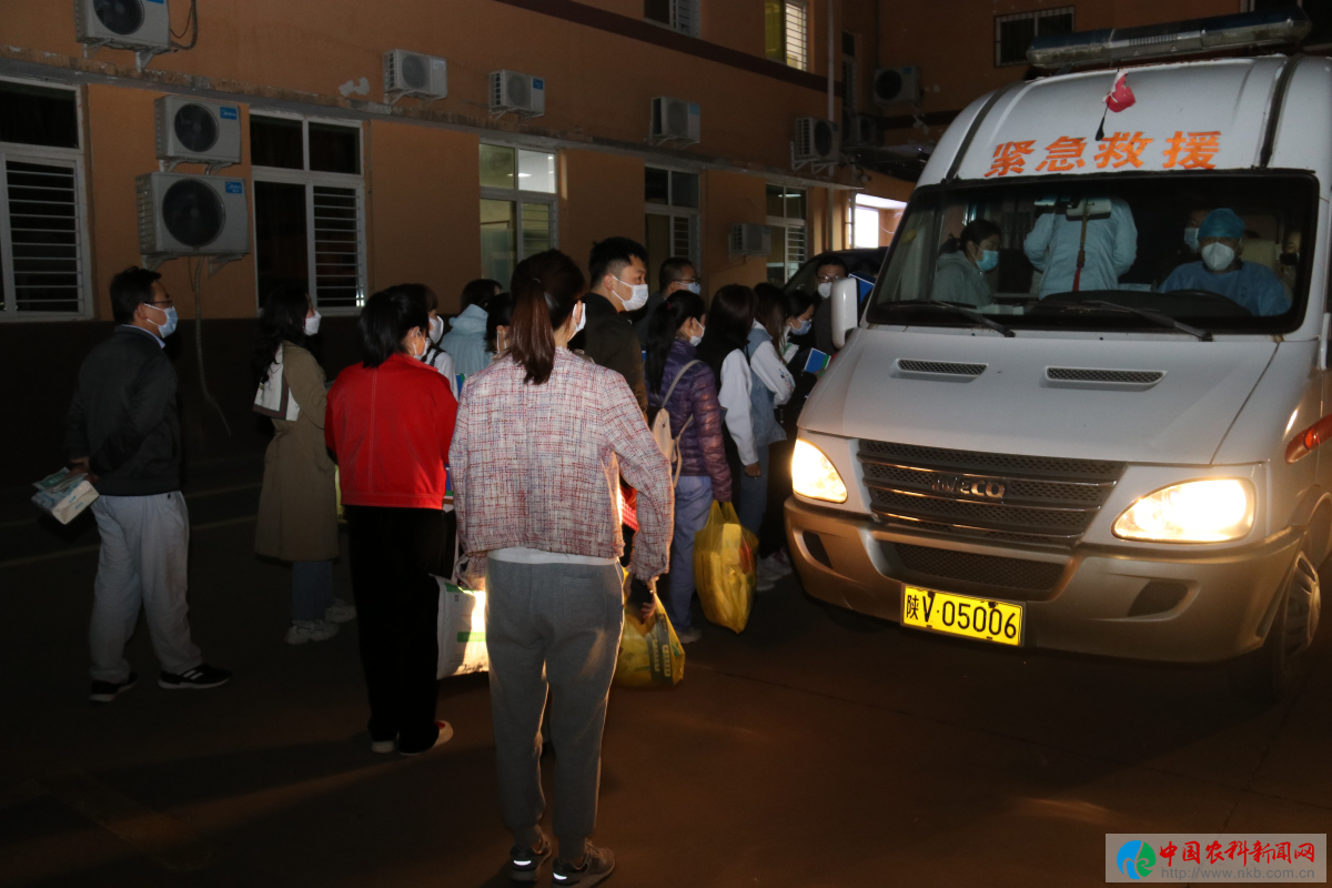 杨凌示范区医院核酸检测医护人员整装出发